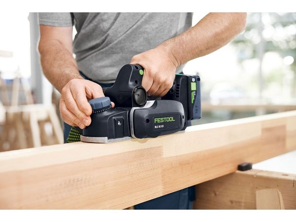 Festool akku høvl Festool akku høvl HLC 82 EB-Basic. Billedet viser produktet med hvid baggrund.