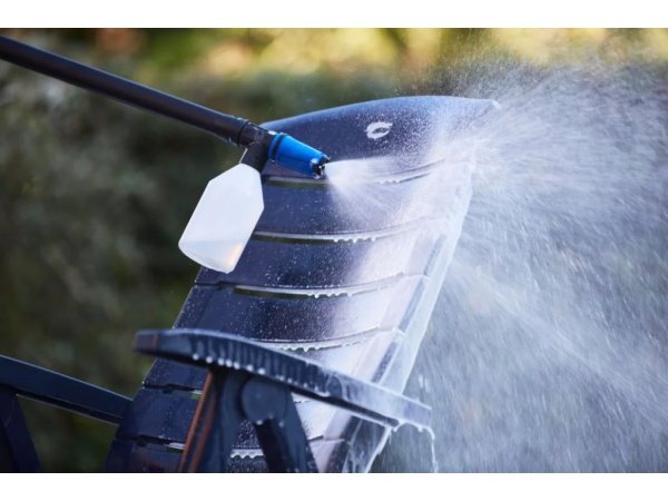 Nilfisk rattan- & plastikrens 2,5 ltr. Skånsom og effektiv rengøring af rattan- og plastoverflader.. Billedet viser hele produktet.