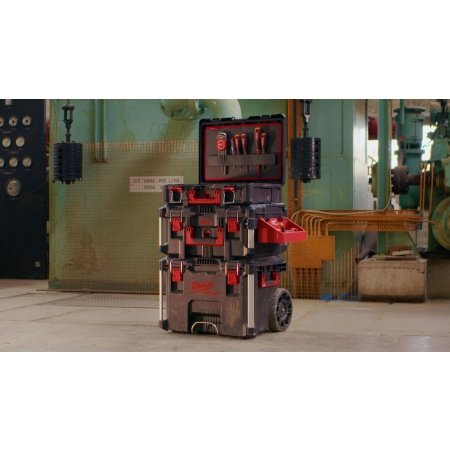 Milwaukee PACKOUT beholder Milwaukee PACKOUT værktøjsbeholder. Opbevaring til værktøj og tilbehør. Billedet viser produkt forfra.