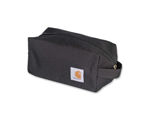 Carhartt travel kit toilettaske i sort Carhartt travel kit toilettaske i sort og vandafvisende materiale. Billedet viser produktet lukket.