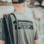 Carhartt Streetcar Graphic t-shirt. Miljøbilledet viser produktets grafik bag på.