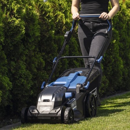 Scheppach plæneklipper BC-MP430-X SET XL2, 43 cm 5911415400, m/lader og to batterier. Billedet viser produkt.