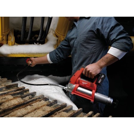 Milwaukee M12 GG-0 fedtpistol. Kraftfuld 12 V motor. Billedet viser produktet fra siden.
