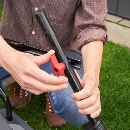 AL-KO 38.4 E vertikalskærer Combi Care. Perfekt til arbejdsarealer op til 800 m². Billedet viser produktet forfra.