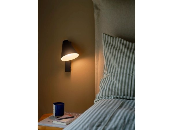 Nordlux Wilmer væglampe sort. Billedet viser produktet med hvid baggrund.