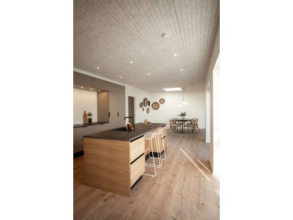 Troldtekt træbeton loftplader v-line 1way hos 10-4.dk Høj effektiv til lyddæmpning og flot æstetik