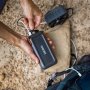 Nebo Rambler 20.000 mAh powerbank. Miljøbilledet viser produktets effektivitet.