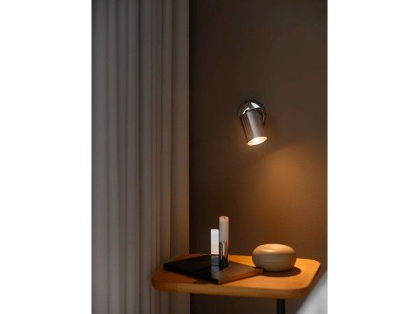 Nordlux Explore væglampe krom. Billedet viser produktet med hvid baggrund.