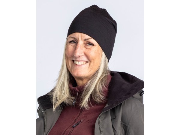 Pinewood Merino uldhue i orange. Billedet viser produktet med hvid baggrund.