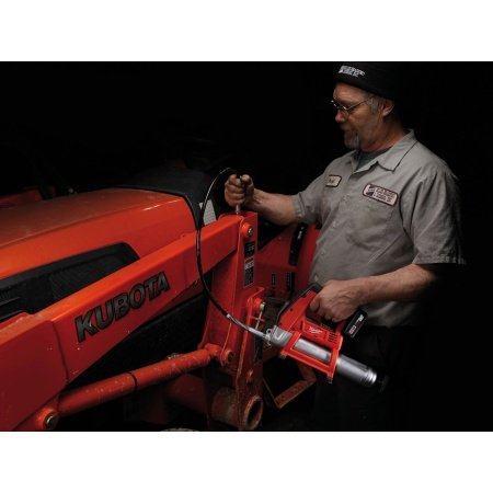 Milwaukee M12 GG-0 fedtpistol. Kraftfuld 12 V motor. Billedet viser produktet fra siden.