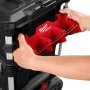 Milwaukee PACKOUT lang værktøjsholder. Billedet viser produktets fastgørelse.
