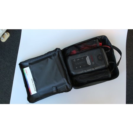Bosch C70 12/24V biloplader Bosch C70 12/24V er en kraftfuld biloplader til 12V og 24V batterier. Den understøtter forskellige batterityper med automatisk opladningskontrol. Billedet viser hele produktet.