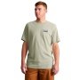 Carhartt Script t-shirt i grøn. Billedet viser produktet på model.