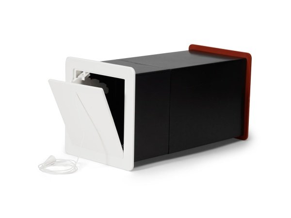 Viksa friskluftsventil type 1 rød med slagfast polystyren (4,5 mm). Billedet viser produktet forfra.