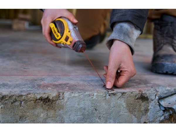 Dewalt kridtsnor 6:1, 30 m, rød kridt. Billedet viser produktet med hvid baggrund.