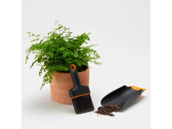 Fiskars 2i1 planteske & børste