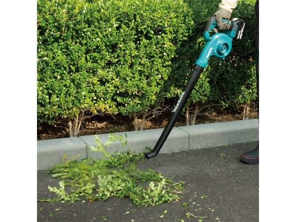 Makita LXT løvblæser Makita LXT DUB186 løvblæser. Billedet viser produktet med hvid baggrund.