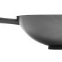 Morsø Vulcano Wok Pan holder t/Vulcano Wok Pan. Billedet viser produktet i brug.