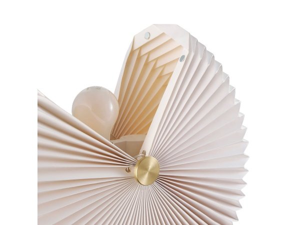 Nordlux belloy 40 plafond i hvid. Indendørs lampe. Billedet viser produktet med hvid baggrund.