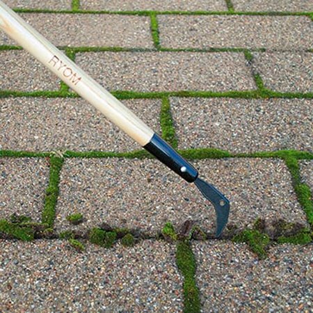 Ryom fliserenser m/træskaft Ryom fliserenser m/træskaft 155 cm i længden. Billedet viser produktet med hvid baggrund.