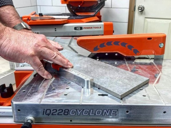 Sydvesta fliseskærer 1800W