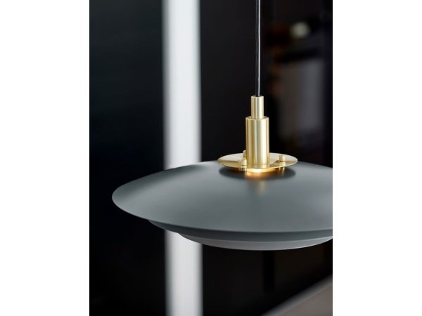 Nordlux Bretagne 38 pendel i grå, indendørs. Billedet viser produktet med hvid baggrund.