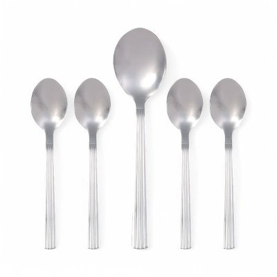 Aida Groovy bestiksæt 5 dele 1 serverings- & 4 dessertskeer. Billedet viser produkt med hvid baggrund.