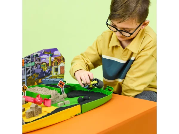 Kinetic Sand byggeplads. Produktindpakning vises