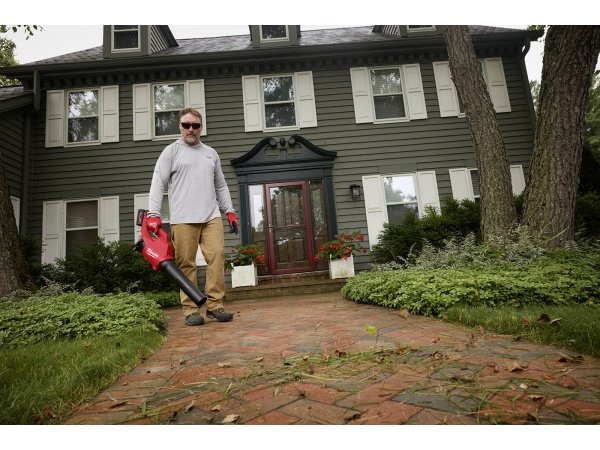 Milwaukee løvblæser