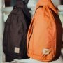 Carhartt sling taske. Produkt vises i miljø 