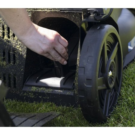 Scheppach plæneklipper BC-MP430-X SET XL2, 43 cm 5911415400, m/lader og to batterier. Billedet viser produkt.