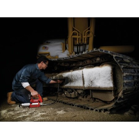 Milwaukee M12 GG-0 fedtpistol. Kraftfuld 12 V motor. Billedet viser produktet fra siden.