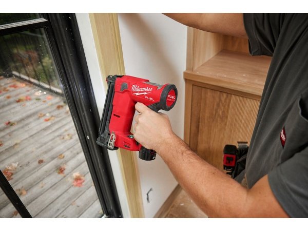 MILWAUKEE M12 FCN18GS-0X Stiftepistol MILWAUKEE M12 FCN18GS-0X Stiftepistol. Sømlængde 16 - 38 mm. Billedet viser produktet med hvid baggrund.