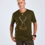 Pinewood Red Deer T-shirt. Produkt vises på model