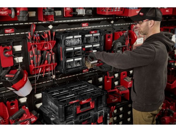 Milwaukee PACKOUT™ tilbehørskuffert med vippeskuffer. Billedet viser produktets moduler.