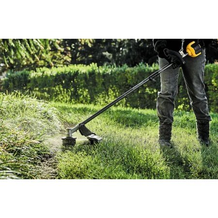 Dewalt græstrimmer DCMAS5713X1-QW Dewalt græstrimmer DCMAS5713X1-QW. Med en 54 V motor og et 9,0 Ah batteri. Billedet viser produktet med hvid baggrund.