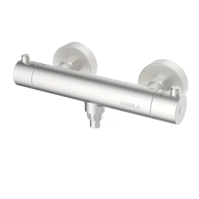 Adora Circum brusearmatur