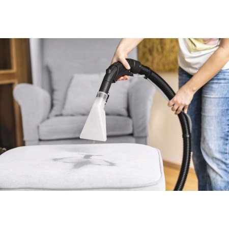 Scheppach tæpperenser Spray Vac 20 1600W. Billedet viser produktet og tilbehør.