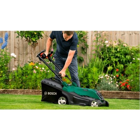 Bosch plæneklipper Bosch plæneklipper Advanced Rotak 36V-40. Billedet viser produkt med batteri og lader