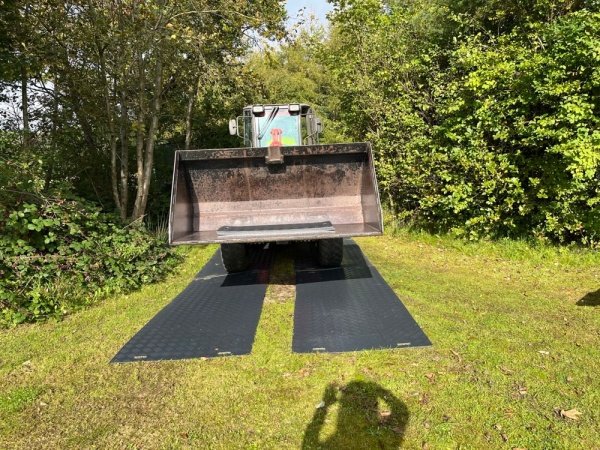 Letbek køreplade3000 x 1150 mm, m/4 håndtag 102575. Billedet viser produktet med hvid baggrund