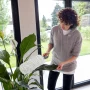 Leifheit støvkost. Produkt vises i miljø med model 