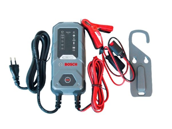 Bosch C30 6/12V biloplader Bosch C30 6/12V biloplader er effektiv til bl.a. bly-, EFB-, AGM-batterier. Den har automatisk opladningskontrol, overophednings- og gnistbeskyttelse. Billedet viser hele produktet.