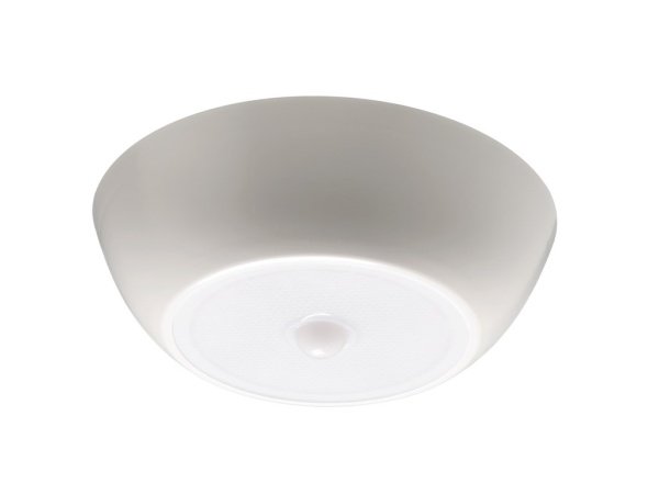  Beams loftslampe Ultrabright Ceiling Light er en smart lampe med bevægelsessensor til udendørs og indendørs brug