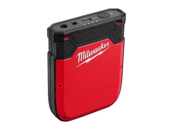 Milwaukee strømkilde 12 V til varmetøj. Billedet viser produktet forfra.