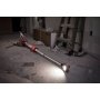 Milwaukee arbejdslampe m/stativ M12 SAL-0. Miljøbilledet viser produktet liggende.