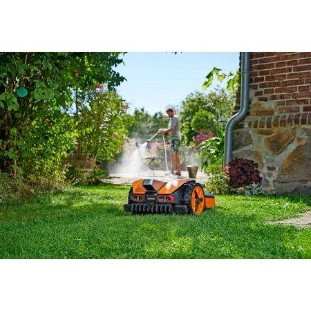 Worx WR202E Landroid Vision M250 Worx WR202E Landroid Vision M250 robotplæneklipper er en effektiv løsning med avanceret teknologi til græsarealer på op til 250 m². Billedet viser produktet bagfra