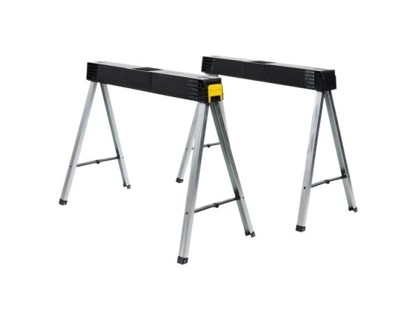 2 stk. Stanley foldbar savbukke med skulderstrop. Billedet viser produktet med hvid baggrund.