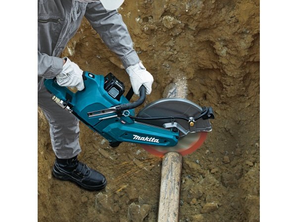 Makita kapsav 40V XGT Makita kapsav 40V XGTCE004GZ u/akku & lader. Billedet viser produktet fra en skrå vinkel.