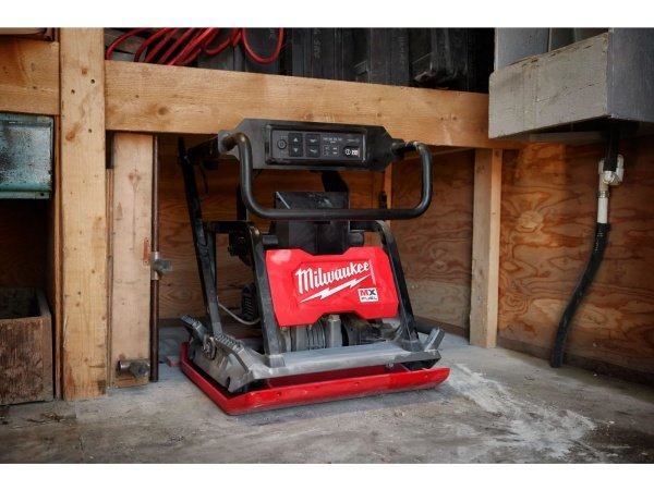 Milwaukee pladevibrator