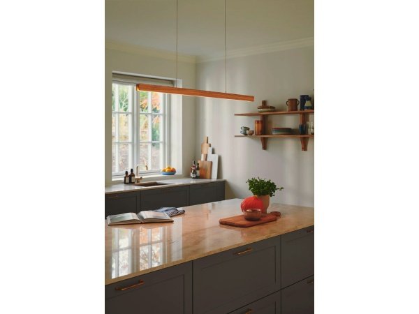 Nordlux Ilgas pendel i natur, indendørs lampe. Billedet viser produktet fra en skrå vinkel.